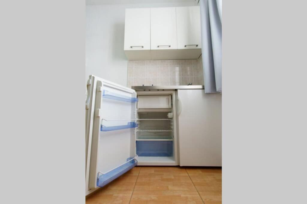Lovely Studio Apartment For 2 Free Private Parking Макарска Екстериор снимка
