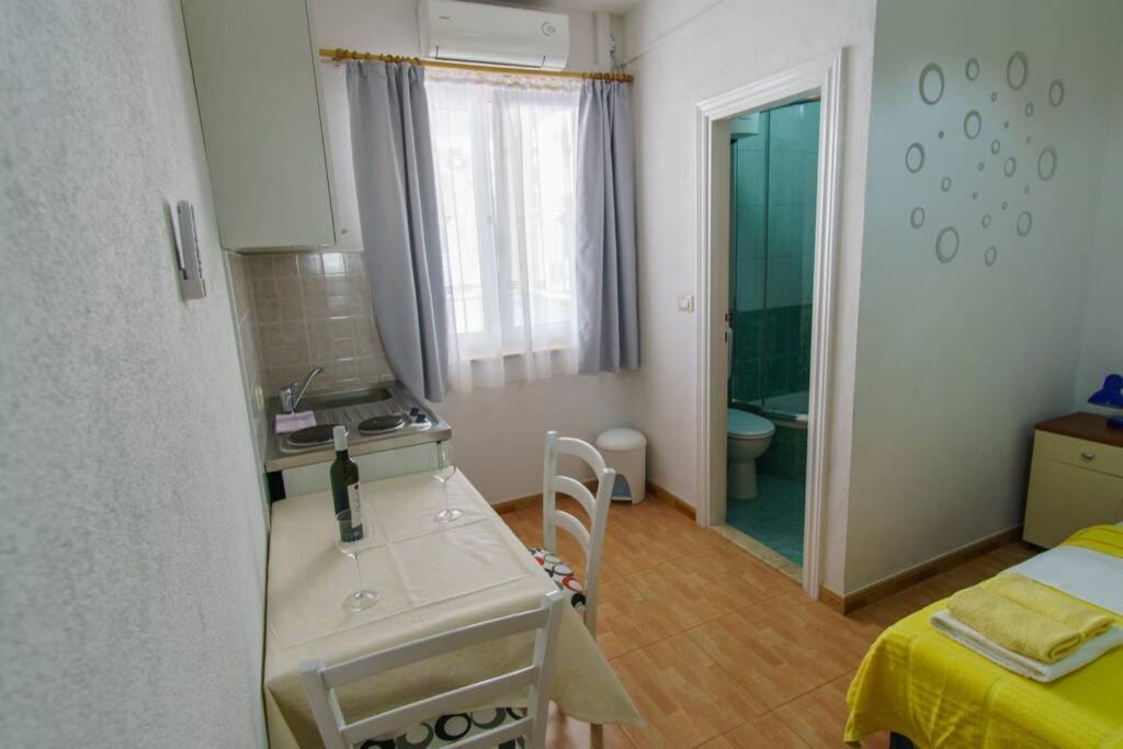 Lovely Studio Apartment For 2 Free Private Parking Макарска Екстериор снимка